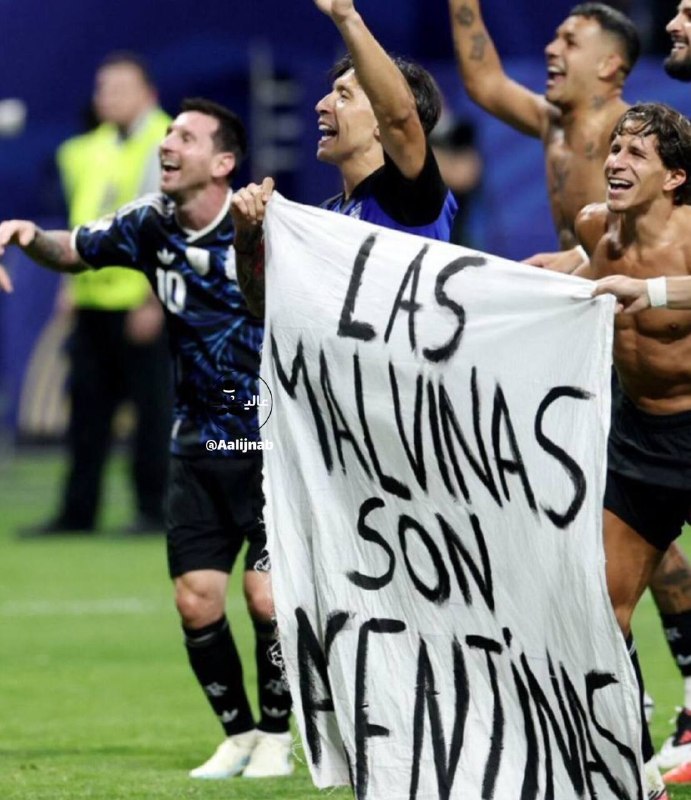 Argentine players displayed 'Malvinas Islands are ours' flag