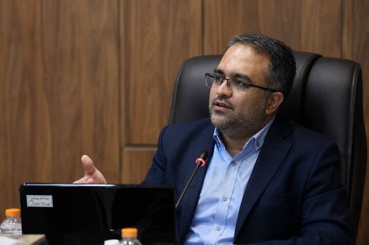 نوجوانان ایرانی روزانه ۹ ساعت به صفحه نمایش نگاه میکنند!