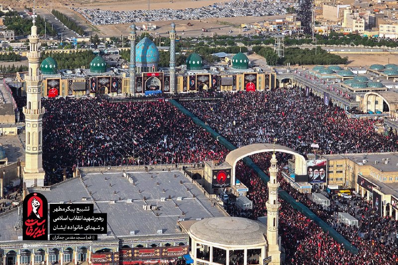 بدرقه آیتالله علی خامنهای در مسجد جمکران