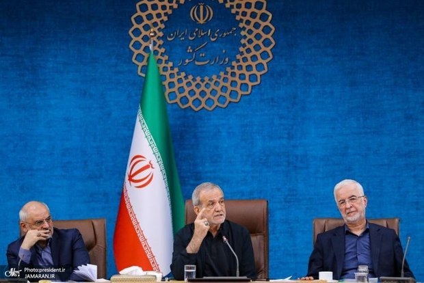 ⭕ پزشکیان در نشست با دبیران کل احزاب و فعالان سیاسی: نقشه دشمن برای فروپاشی کشور دیگر صرفاً یک نقشه نظامی نیست؛ آنها بر ایجاد اختلاف از درون و تشدید