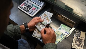 دولت این هفته از مداخله در بازار ارز خودداری کرد 🗣 سلطانی: 🔴 تورم عمومی به بازار ارز رسید 🔴 دلار ۲۵۰ هزار تومانی تا قبل از عید دور از انتظار نیست