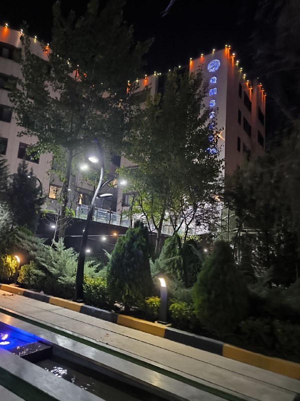 چراغانی هر شب مجموعه دولتی و بزرگ کشتیرانی در شیان همزمان با بحران برق در کشور و خاموشیها مصرف بیدلیل و بیرویه برق در مجموعه کشتیرانی در حالی صورت میگیرد که پزشکیان بارها