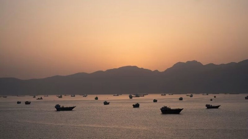 Etemad newspaper reviewed the parliament’s plan for the Strait of Hormuz and the proposal for war compensation