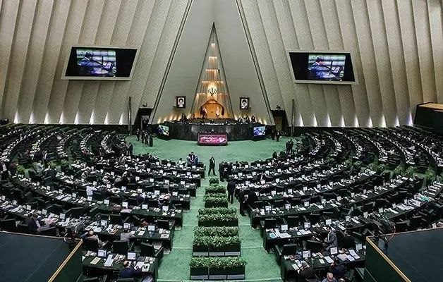 نماینده مجلس: مردم با شعار از تورم عبور نمیکنند / جامعه با نوعی «فرسایش معیشتی» روبهرو شده است حسین حق وردی