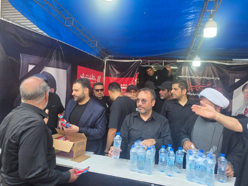 حضور مدیرعامل بانک شهر در موکب خدمترسانی بانک در مسیر تشییع پیکر آیتالله علی خامنهای