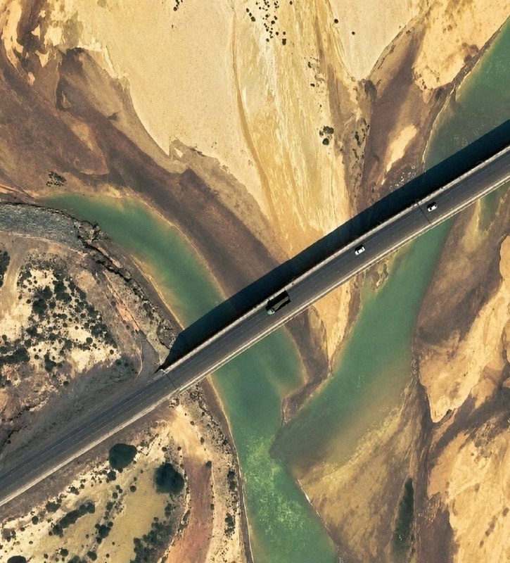 Iranian Fars News Agency: A Bridge in Bandar Khamir City Was Attacked in the American Attack