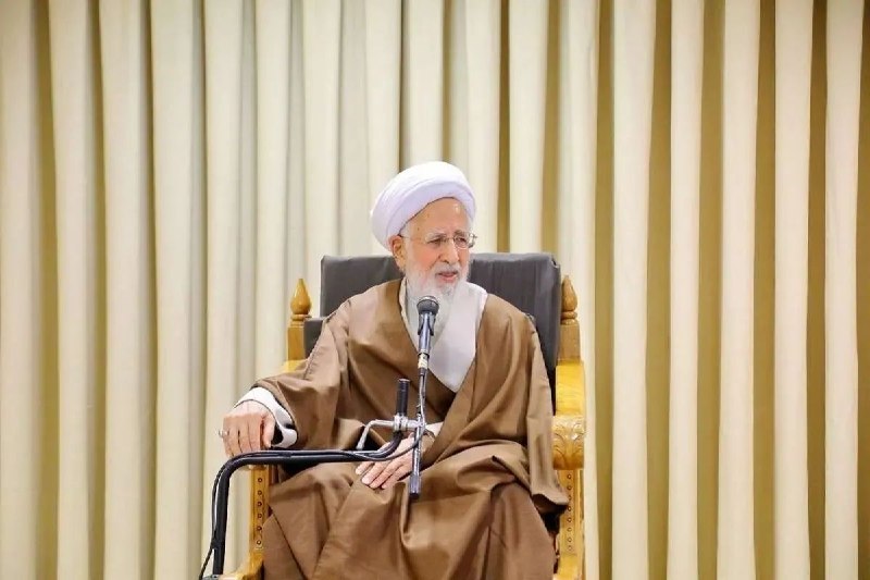 آیتالله جوادی آملی: سخنی که به وحدت مردم و جایگاه رهبری آسیب بزند، مطرح نشود