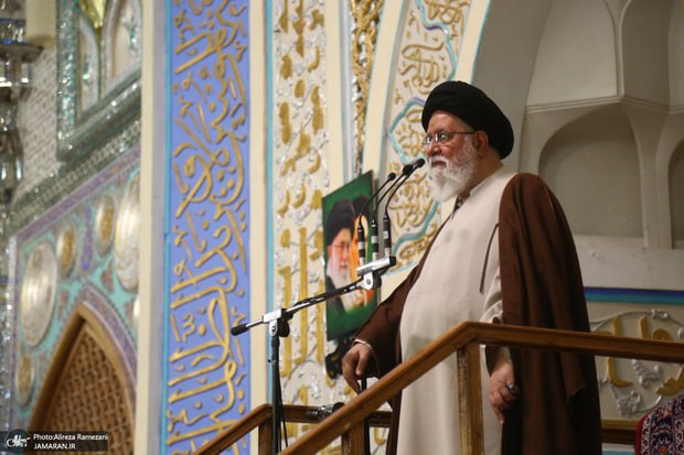 علمالهدی: ✅ افرادی که میگویند جنگ را تمام کنید، مانند منافقین هستند امام جمعه مشهدگفت: عقبنشینی از حقوق هستهای و محور مقاومت، قدرت منطقهای
