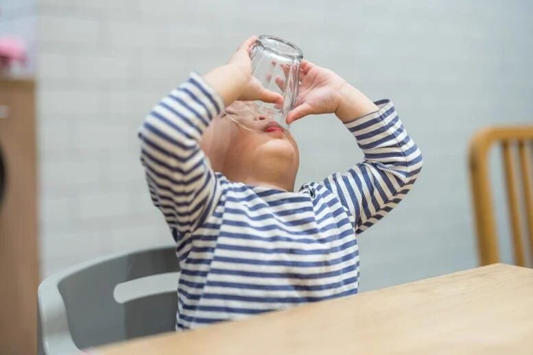 Study: Consumption of Sweet Drinks and Industrial Juices Linked to Childhood Hypertension