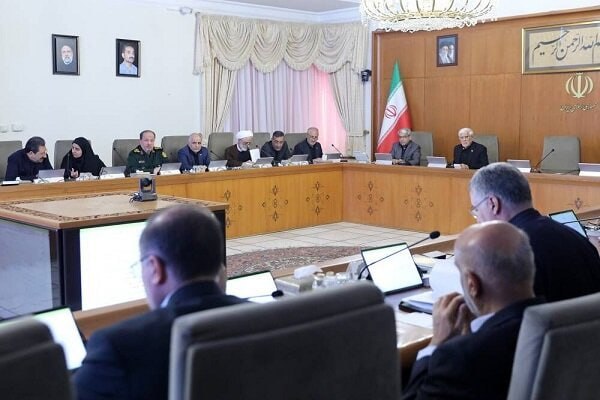 تعطیلی پنجشنبه ها به دولت واگذار می شود علی جعفریآذر نایب رئیس کمیسیون اجتماعی مجلس، از واگذاری اختیار تعطیلی پنجشنبهها به دولت خبر داد
