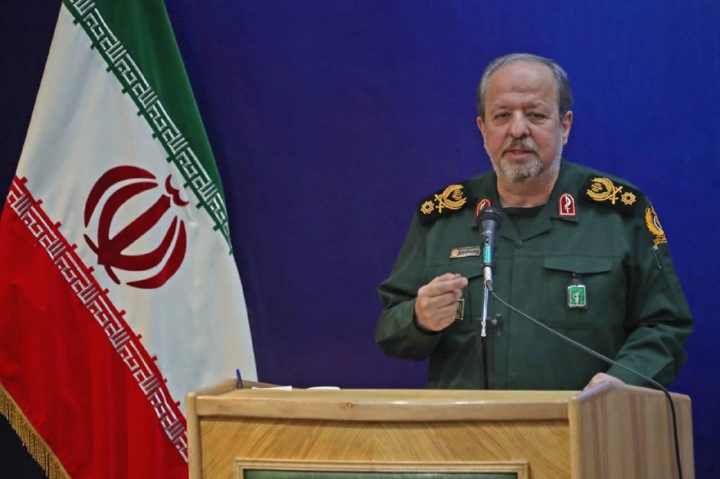 سردار ابنالرضا: صنعت دفاعی باید سریعتر از نیاز میدان نبرد حرکت کند سرپرست وزارت دفاع و پشتیبانی نیروهای مسلح در جمع دانشمندان صنعت دفاعی