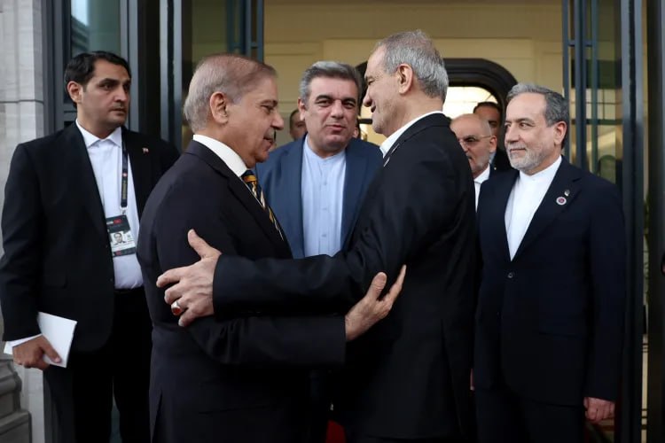 آمادگی ایران برای اجرای توافق اسلامآباد پزشکیان در دیدار با نخستوزیر پاکستان: ایران همچنان آمادگی دارد توافقی را که با تلاش دولت پاکستان حاصل شده است