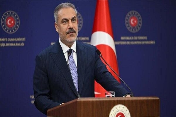 فیدان: اقتصادهای منطقهای و جهانی پس از وقایع تنگه هرمز دچار بحران شدند هاکان فیدان وزیر خارجه ترکیه امروز یکشنبه در سخنانی اعلام کرد