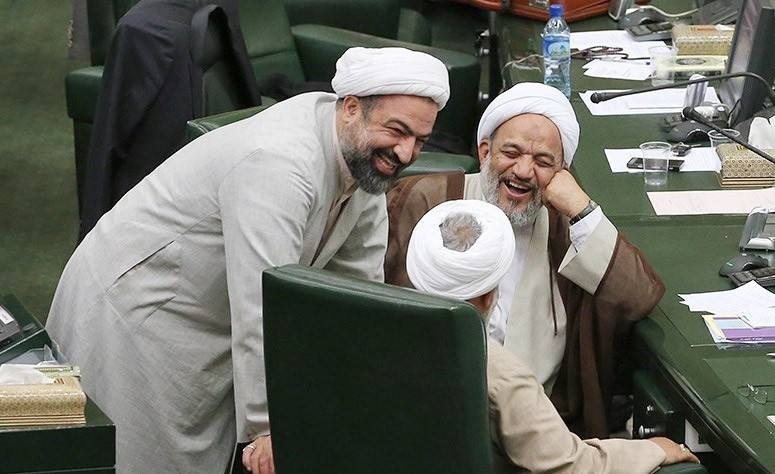 مجید نصیرپور از احضار نمایندگان تندرو به دلیل طرح تحصن خبر داد