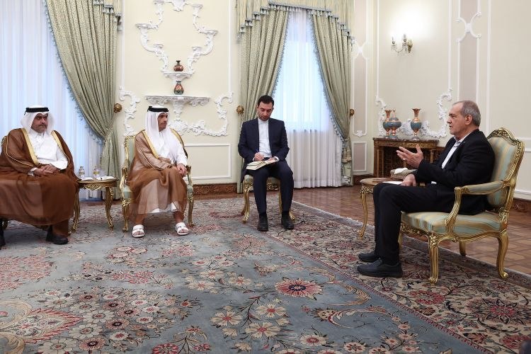 پزشکیان در دیدار با وزیر خارجه قطر: ایران چیزی فراتر از حقوق قانونی خود مطالبه نمیکند و در برابر زورگویی تسلیم نخواهد شد