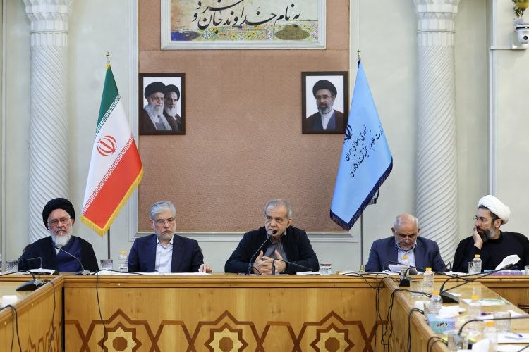 پزشکیان: خیرین و حامیان دانشگاهها در توسعه علم نقشآفرینی میکنند