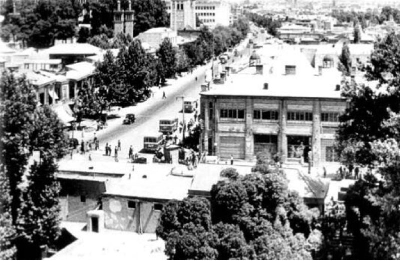تصویری از خیابان ناصرخسرو، تهران، سال ۱۳۲۵ خورشیدی