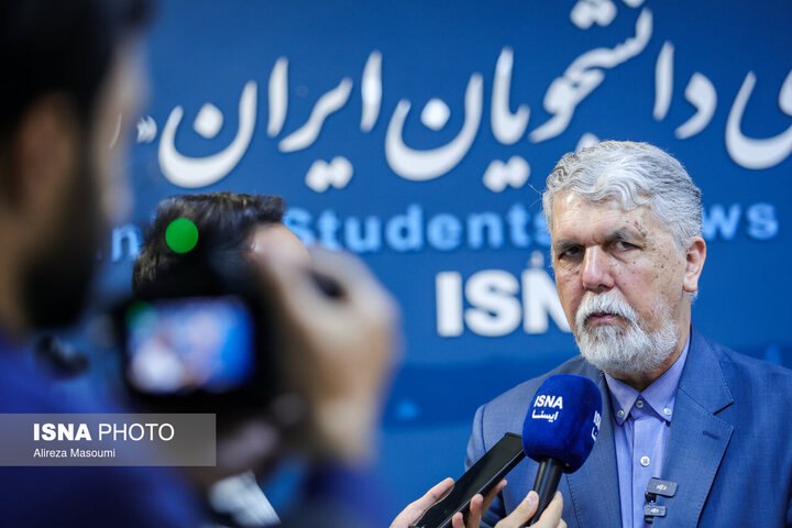 وزیر فرهنگ به ایسنا آمد