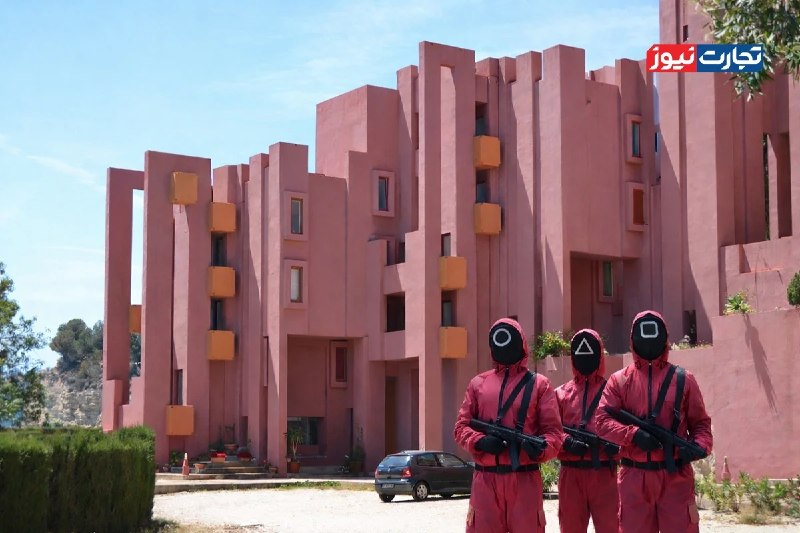 Report on Postmodern Architecture in Housing Construction: The Red Wall Residential Project in Spain