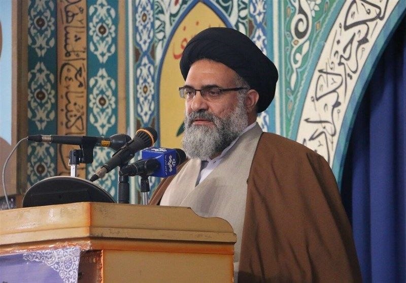 امام جمعه یاسوج: کسانی که در زمان جنگ از صلح با دشمن سخن میگویند، هدفشان تسلیم است