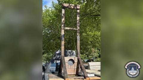 سفر ۳ هزار کیلومتری با گیوتین؛ بازداشت شهروند معترض آمریکایی در نزدیکی کنگره
