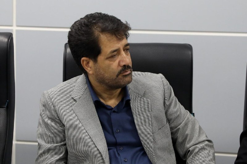 عزیزی فارسانی: بانک مرکزی باید نبض بازار ارز را مهار کند تا معیشت مردم آسیب نبیند / دستگاههای نظارتی در برابر اخلالگران بازار کوتاه نیایند عضو