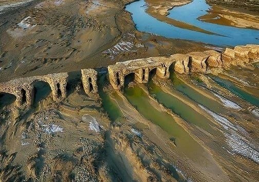 پل لاتيدان طویلترین پل تاریخی ایرانه كه در ٨٠ كيلومترى بندرعباس قرار داره و مربوط به دوره صفویه است