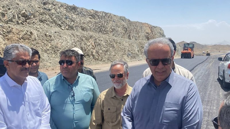 استاندار سیستان و بلوچستان از روند اجرای قطعه چهار بزرگراه زاهدان - خاش بازدید کرد