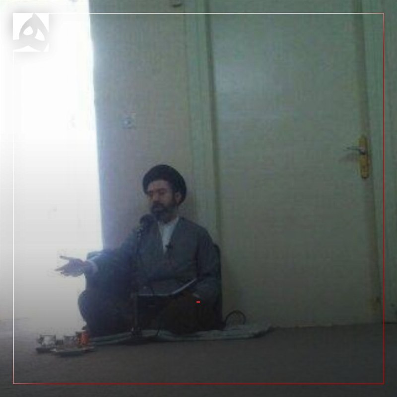 📷 تصویری از سادهزیستی رهبر انقلاب در حال تدریس درس خارج فقه و اصول، قم - سال ۱۳۹۲