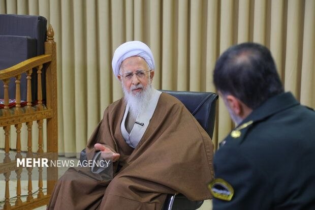 تا زمانی که مردم در صحنه باشند، نصرت الهی شامل حال جامعه خواهد شد آیتالله جوادی آملی، در دیدار با سردار رادان: تا زمانی که مردم در صحنه حضور داشته و