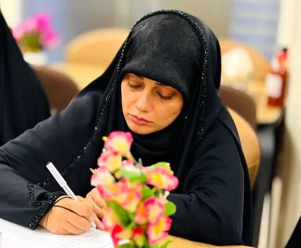 قدمهای سبز، قلبهای سفید، قلمهای سرخ؛ روایت ریحانه طاهری از سفر اربعین با کاروان شاعران و نویسندگان