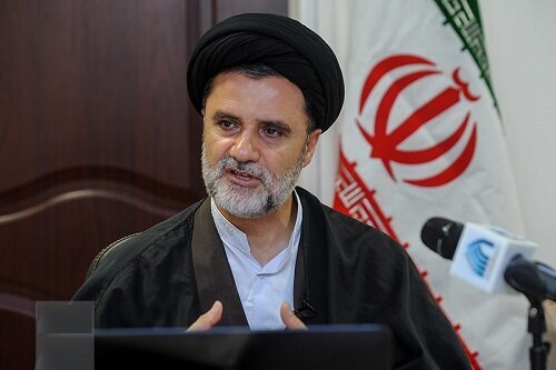 نبویان: عدهای در ایران با انگیزههای گوناگون به فکر مذاکره افتادهاند