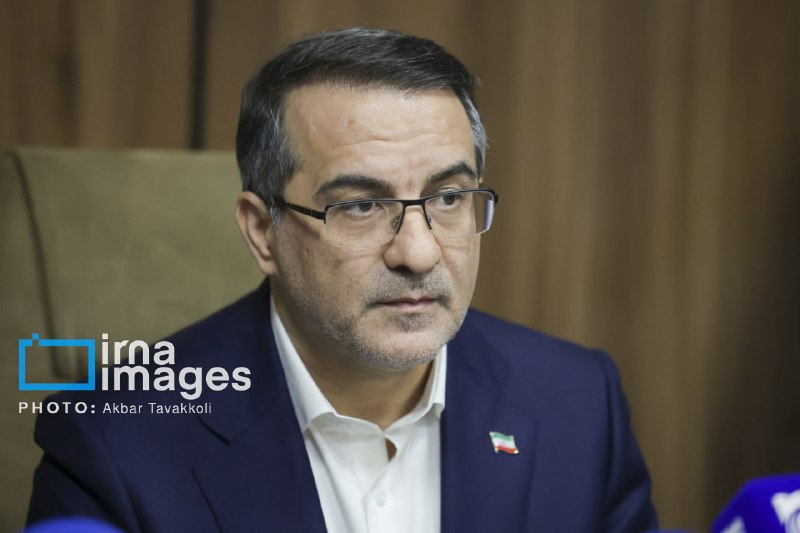 دولت چهاردهم نخستین دولت پس از انقلاب است که بهطور جدی به اصلاح ساختارهای اداری ورود کرد علاءالدین رفیعزاده معاون رئیس جمهوری و رییس سازمان امور اداری و استخدامی کشور