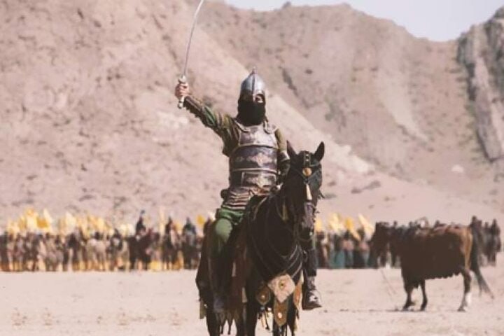 ایران پرچمدار اولین خونخواهی تاریخ برای عاشورا ما ایرانیهای حالا حدود ۱۵ سالی است که عادت کردهایم تا محرم به محرم تلویزیونهای خانهمان