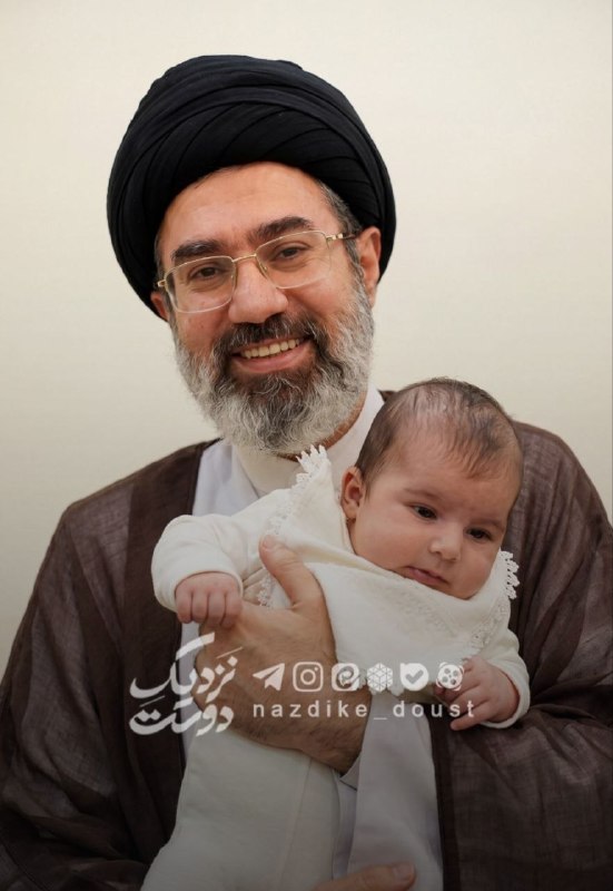 Unseen Image of Ayatollah Ali Khamenei Released