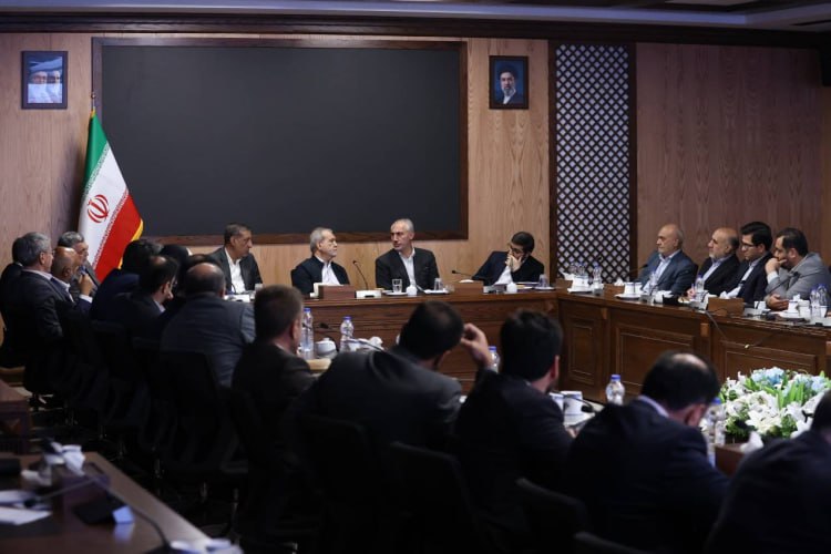 رئیسجمهور: در موضوع بنزین سیاستهای مدیریت مصرف بهصورت تدریجی، با اطلاعرسانی شفاف و همراهسازی مردم اجرا میشود