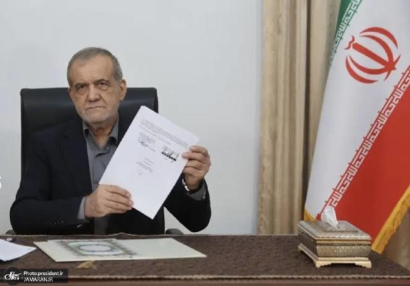 موسوی، مشاور سیدمحمد خاتمی: دولت یک تنه در برابر فشارهای داخلی و خارجی ایستادگی نمود/ اجازه دهید بنیان دیپلماسی بر تعامل با جهان قرار گیرد
