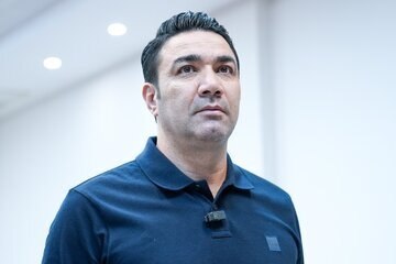 نکونام: زمان زیادی برای کارهای تاکتیکی نداشتیم/ ما مسی نداریم، پس همه بازیکنان تراکتور باید بدوند