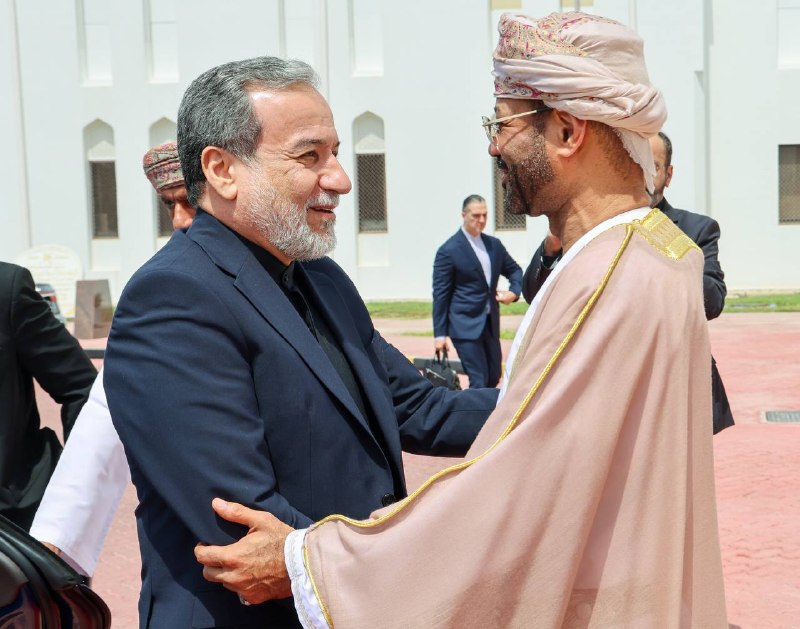 Iran and Oman foreign ministers discuss safe passage of ships through Strait of Hormuz