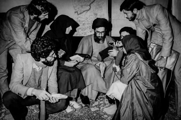 قطبنمای حقیقت؛ بازخوانی نقشهراه خبرنگاران در مکتب رهبر شهید با سپری شدن یک روز دیگر در تقویم به مناسبت روز خبرنگار، بازخوانی نگاه رهبر شهید انقلاب