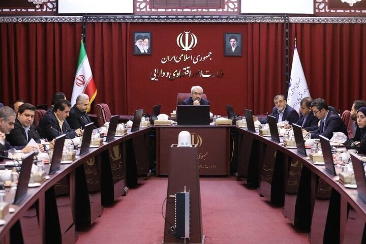 وزیر اقتصاد: حمایت از تولید و بنگاههای اقتصادی در نظام تامین مالی تسریع شود
