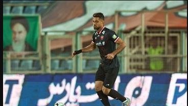 پاسخ منفی پورعلیگنجی به پیشنهاد منصوریان 🔴 مدافع پرسپولیس لژیونر میشود مدافع سابق تیم فوتبال پرسپولیس تصمیم خود را برای ادامه فوتبال در خارج از