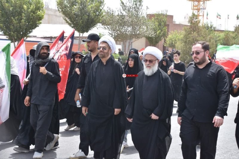 حجتالاسلام محسن وحید خراسانی در تشییع آیتالله علی خامنهای شرکت کرد