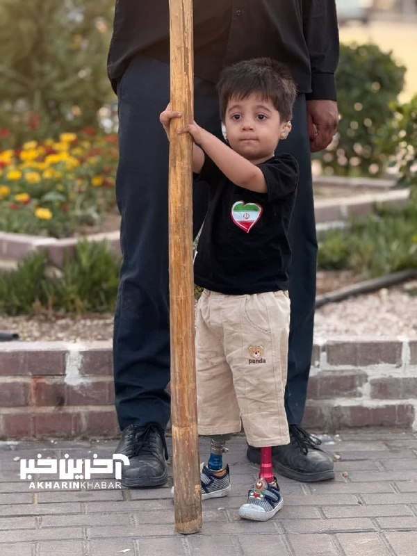 A note for the photo of the boy holding the flag in Ahmadabad Square, Mashhad