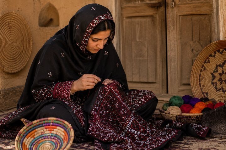 سوزندوزی بلوچ؛ نیازمند توجه ویژه مسئولان برای اشتغال پایدار و ارزآوری سوزندوزی بلوچی با وجود پیشینه فرهنگی و هنری غنی، ظرفیتی مغفول برای اشتغالزایی، درآمد پایدار