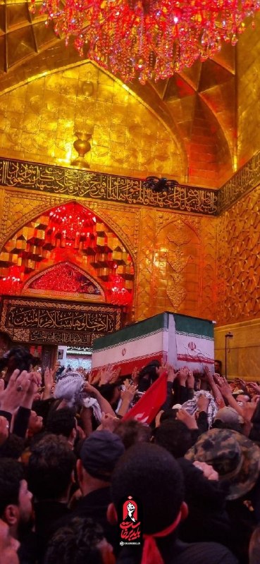 تصویری از لحظه ورود پیکر آیتالله علی خامنهای به حرم سیدالشهدا در کربلا