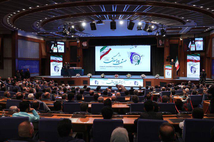 Pezeshkian: Government Committed to Removing Production Barriers and Supporting Industrialists