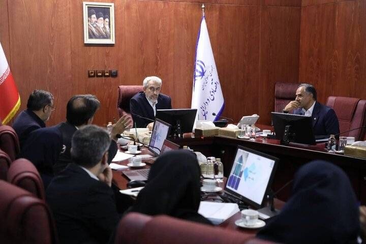 عملکرد بانک تجارت در سال مالی ۱۴۰۴ و تابستان سال جاری، در جلسهای به ریاست دکتر سیدعلی مدنیزاده، وزیر امور اقتصادی و دارایی، بررسی شد
