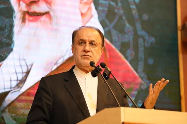 نایب رئیس مجلس: بهصلاح نیست درباره بنزین گامی برداشته شود که بتواند وضعیت جامعه را بههم بزند