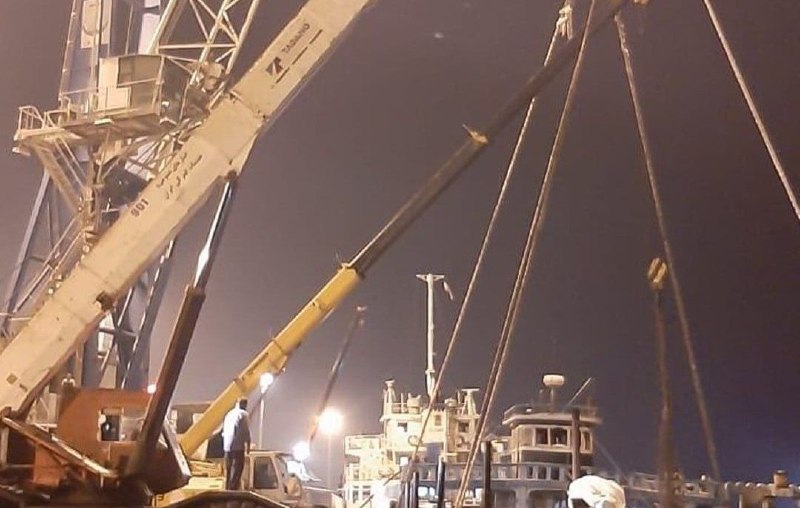 نجات لنج حامل ۵۰۰ تن برنج از غرقشدن در بندرلنگه
